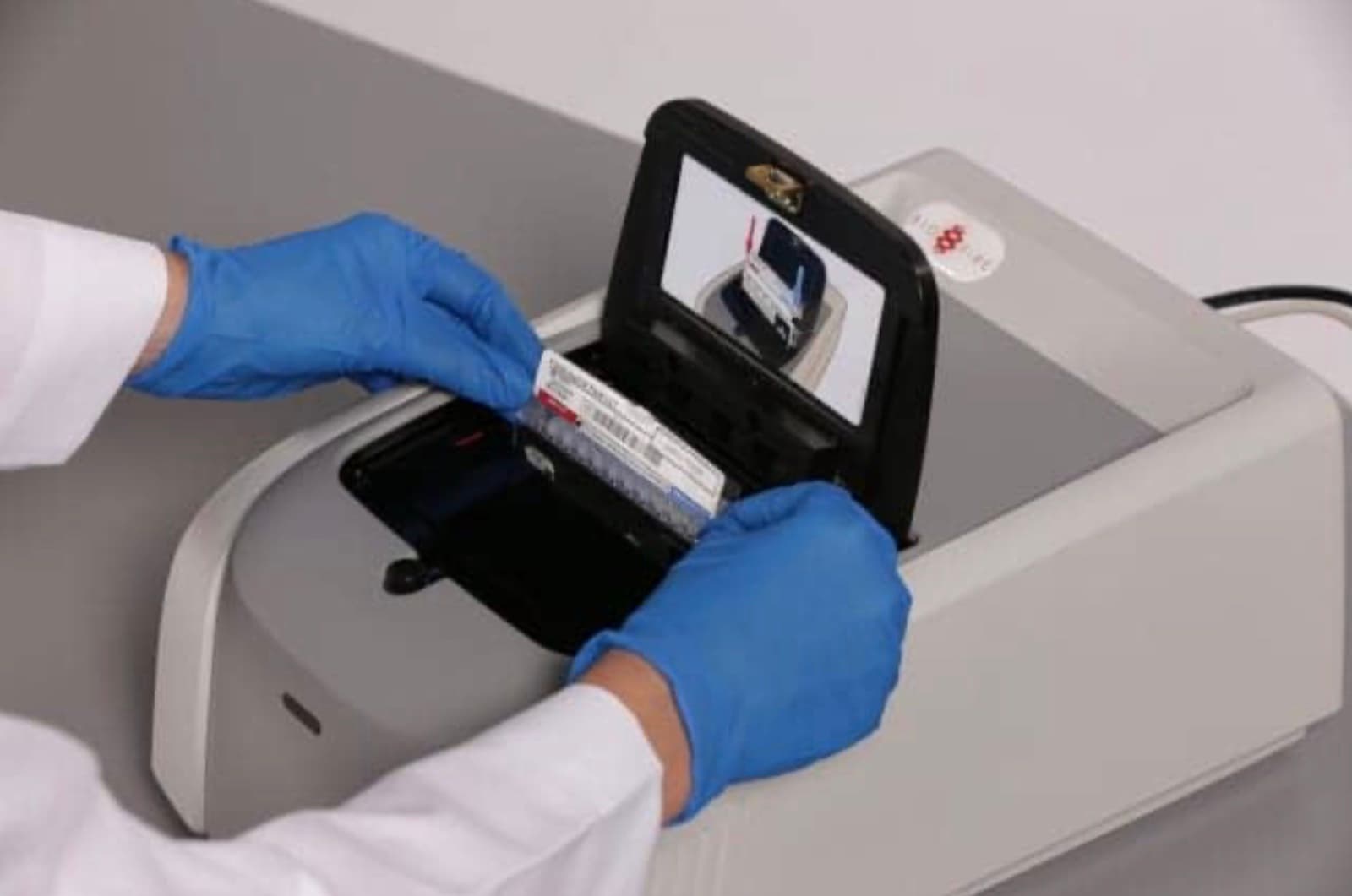 Equipo de diagnóstico molecular FilmArray para virus respiratorios